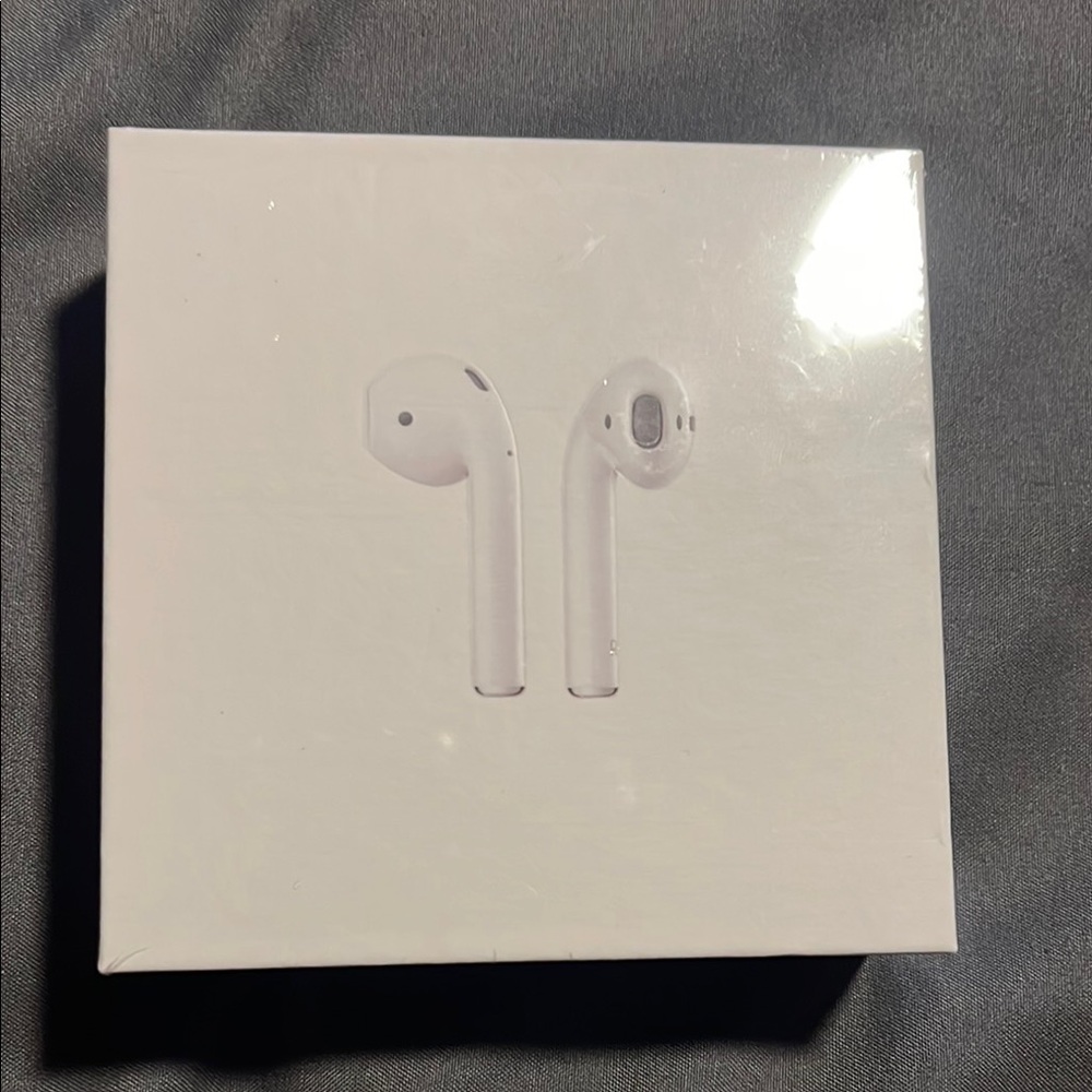 Apple AirPods in Classic White